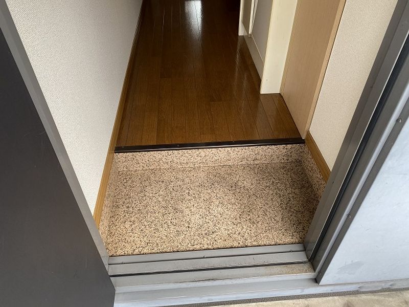 レオパレスヴィラ 玄関