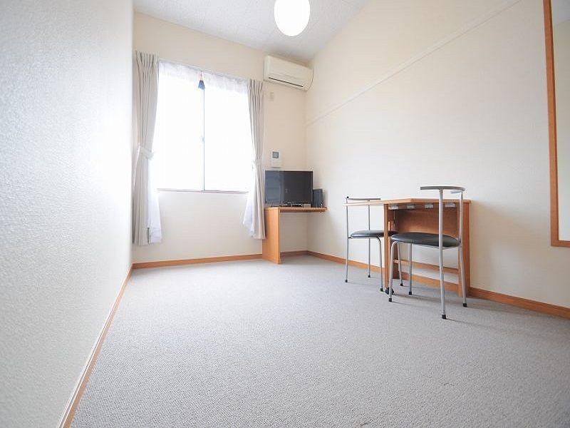 レオパレスシャンテ 居間