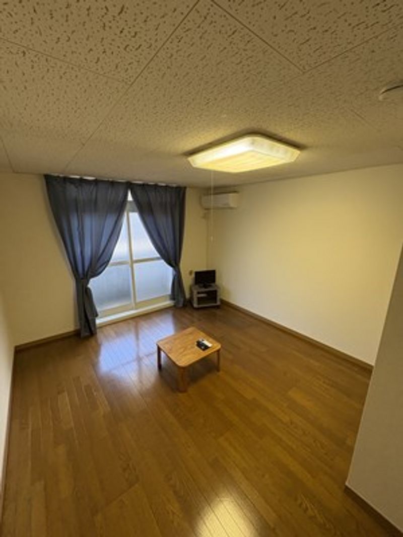 レオパレス柿ノ木 居間