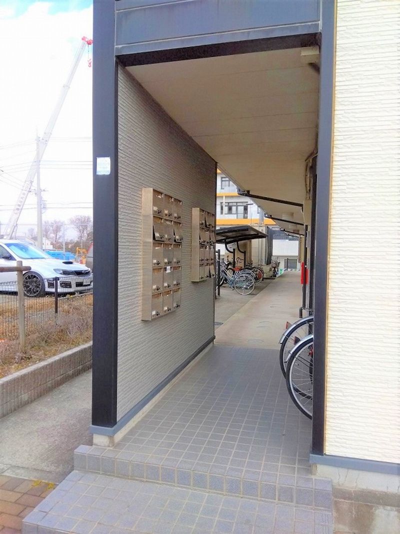 レオパレスハポネスⅢ エントランス