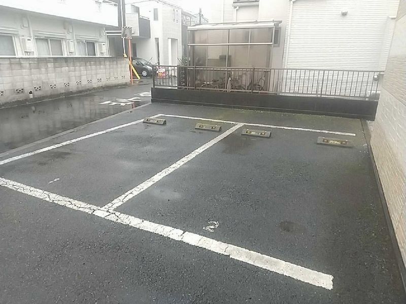 レオパレス緑町 駐車場