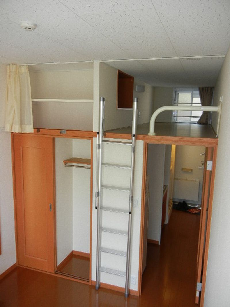 レオパレスレコルト 居間