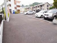 レオパレス湘南町屋 駐車場
