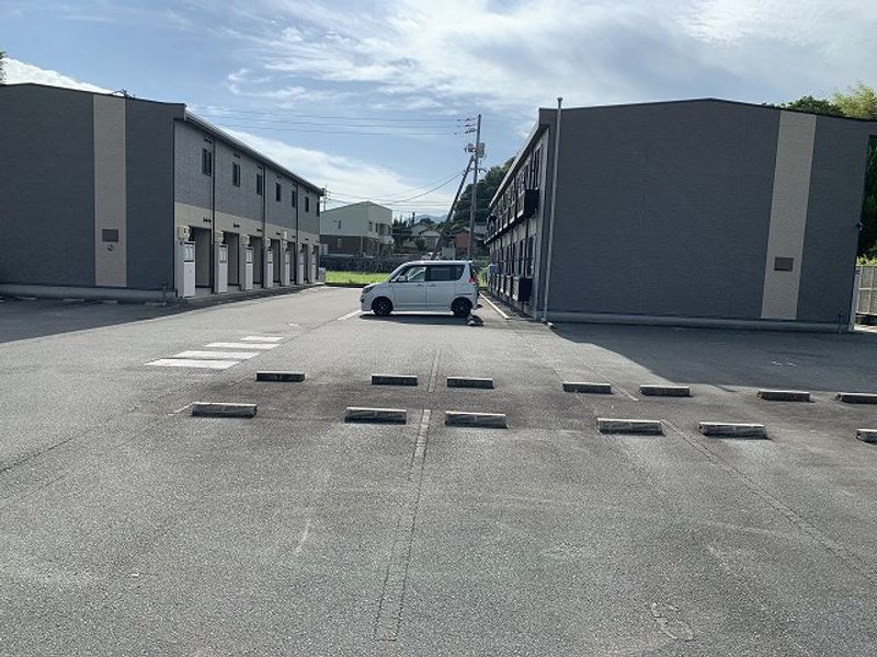 レオパレスまほろば陶１ 駐車場