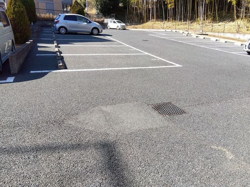 レオパレス萬　壹番館 駐車場