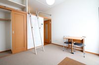 レオパレス南彦根Ⅰ番館 居間