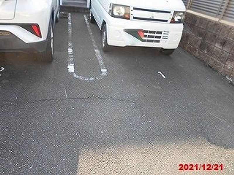 レオパレスいろは 駐車場