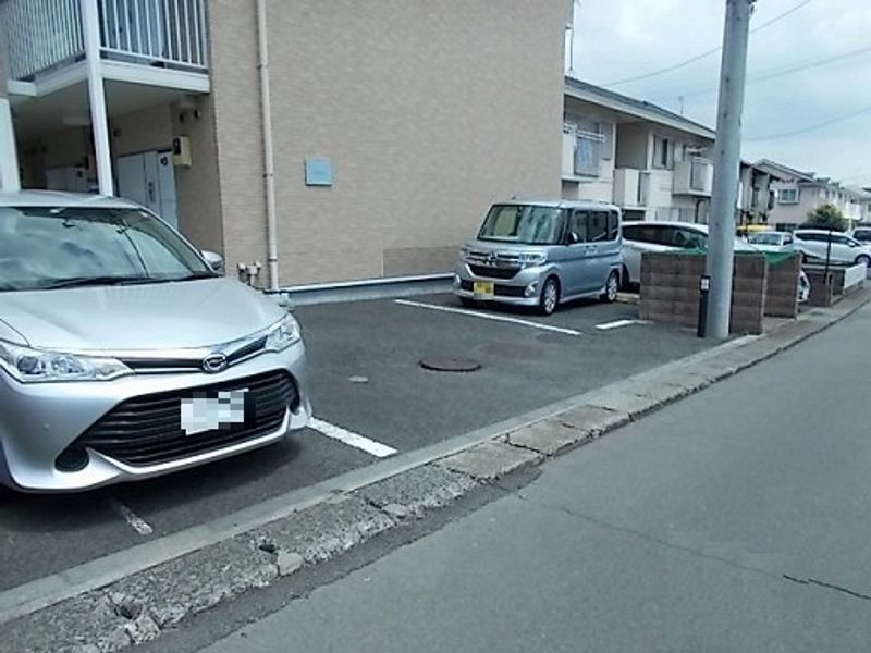 レオパレスすぷりんぐ 駐車場