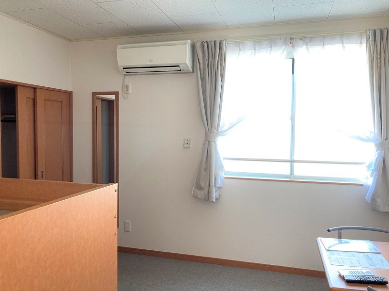 レオパレスジュネス　楓 居間