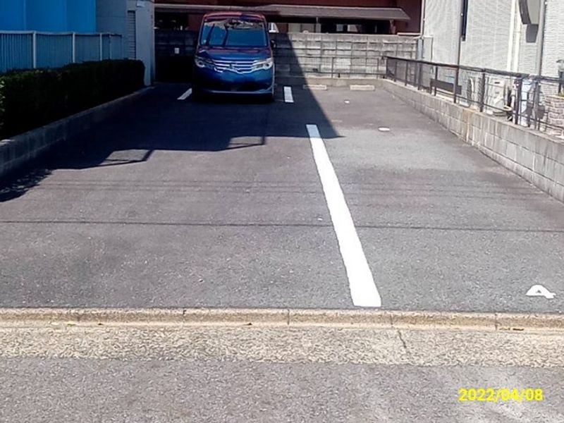 レオパレス上名古屋東 駐車場