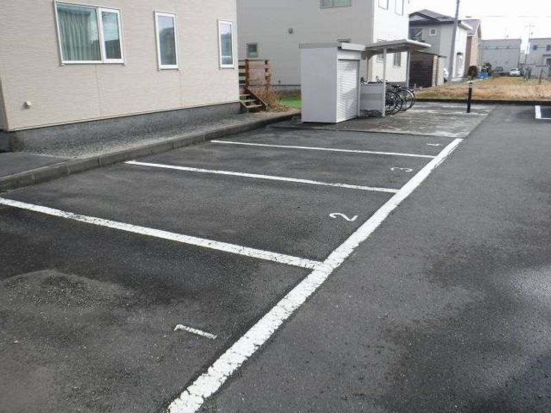レオパレスゆたか 駐車場