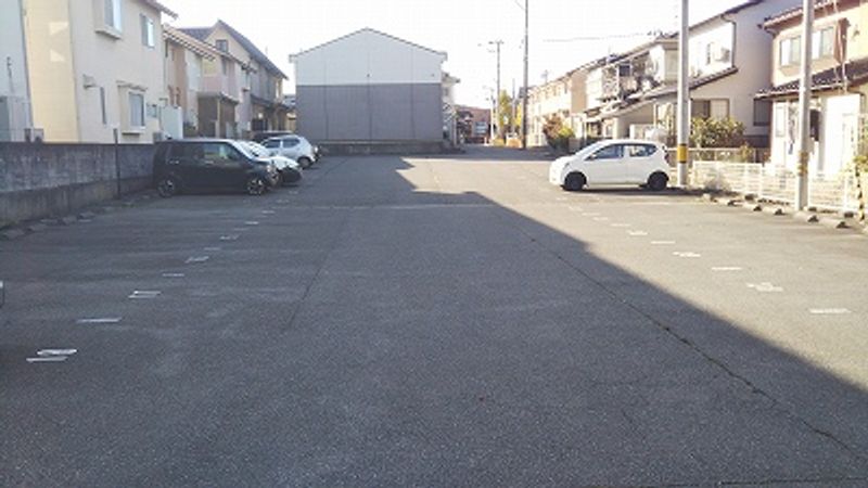 レオパレスＳｐｒｉｎｇ 駐車場