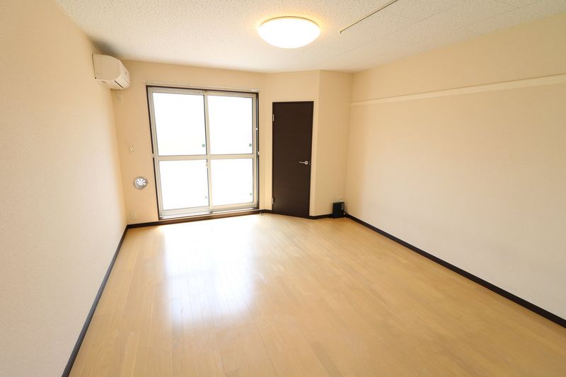 レオネクスト園部木崎町 居間