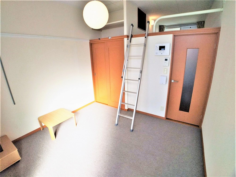 レオパレスブルーパイン松本 居間