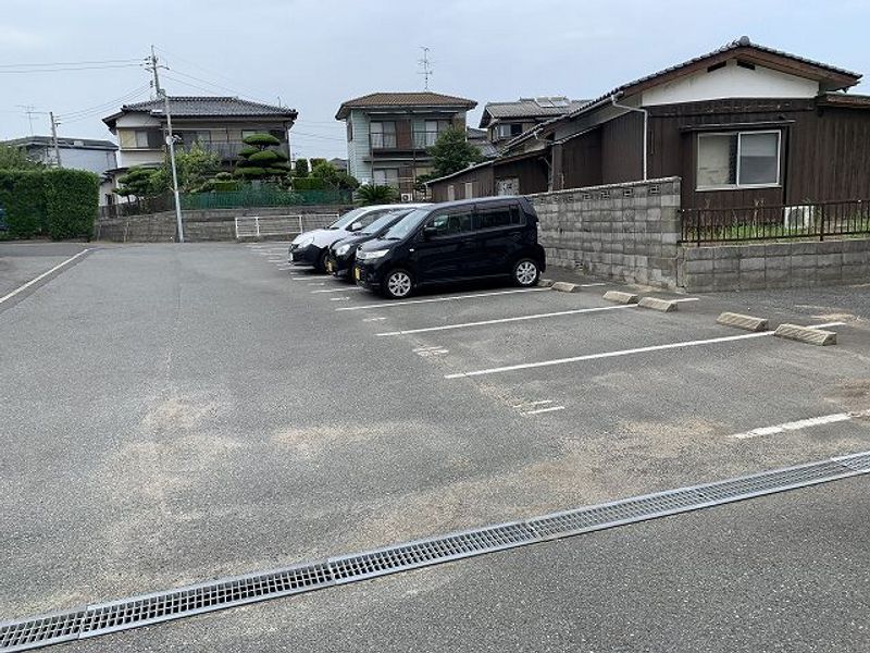 レオパレス田園 駐車場