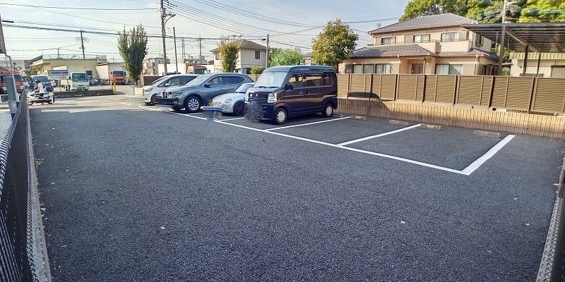 レオネクストセレーノ 駐車場