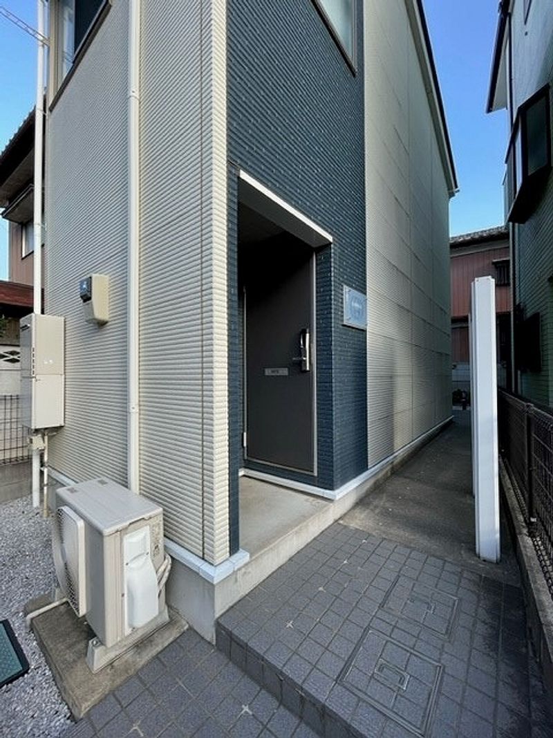 LEONEXT Suzu II Entrance