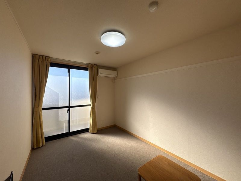 レオパレスサンヴィレッジ 居間