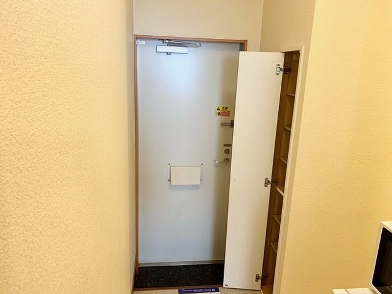 レオパレスドミール湯川Ⅱ 玄関