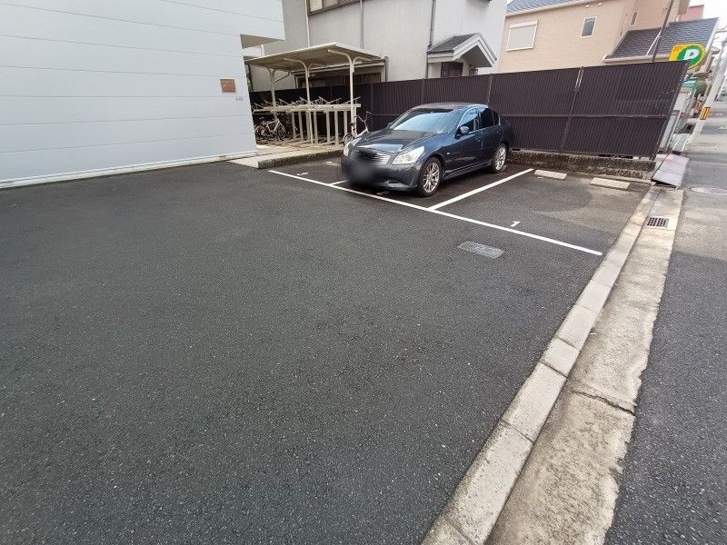レオパレスルシェルブルー東大阪 駐車場