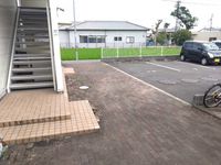 レオパレスラフィーネ エントランス