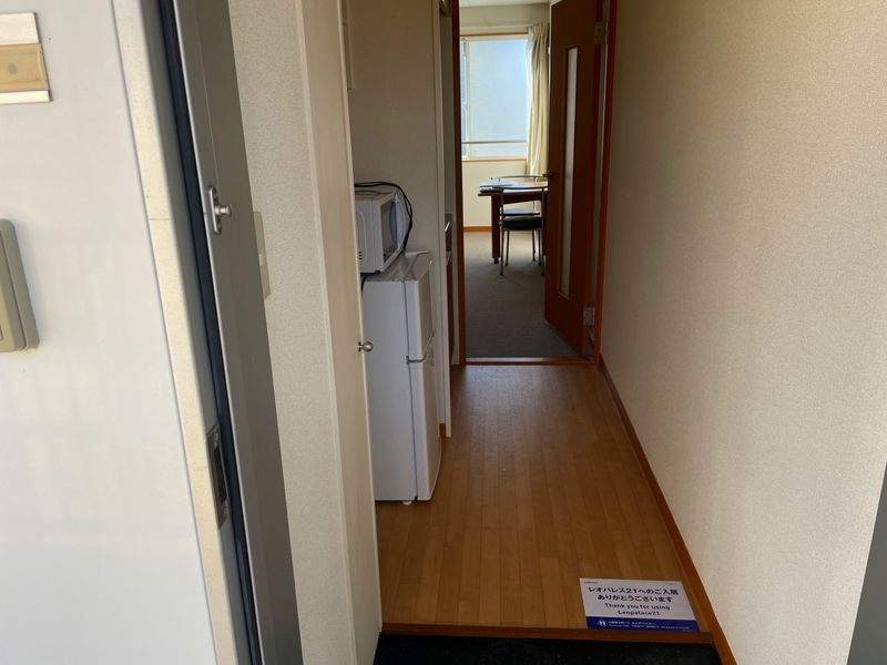 レオパレスプルミエール 玄関