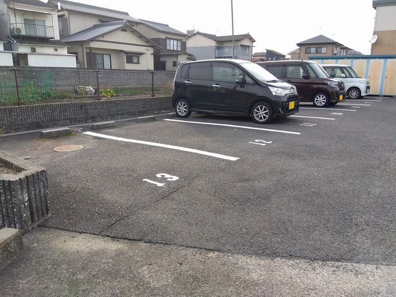 レオパレスエポックⅠ 駐車場