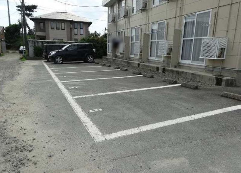 レオパレスドゥマン 駐車場