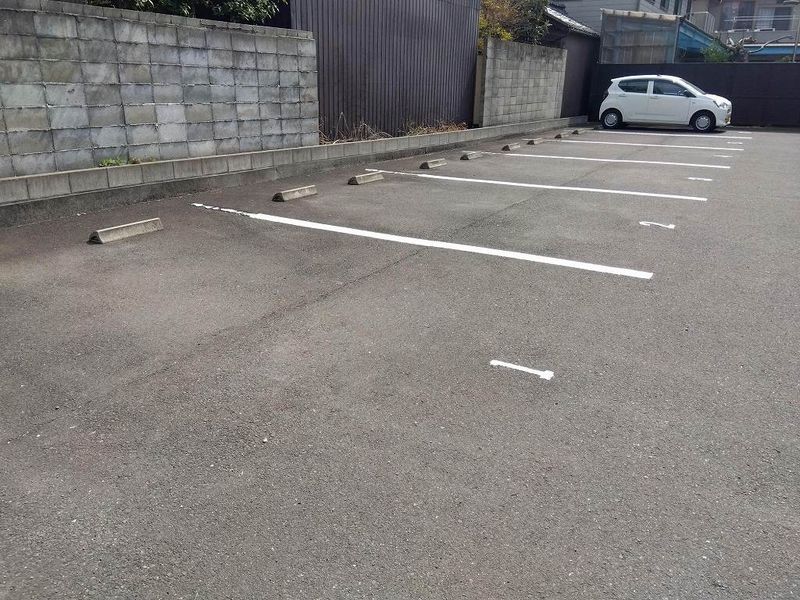 レオパレスラパン 駐車場