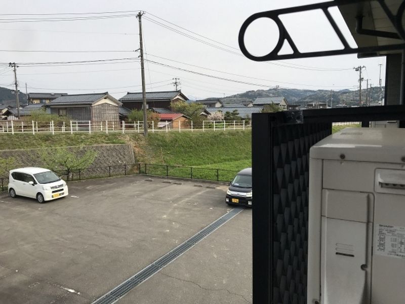 レオパレスアークスペランザ 駐車場