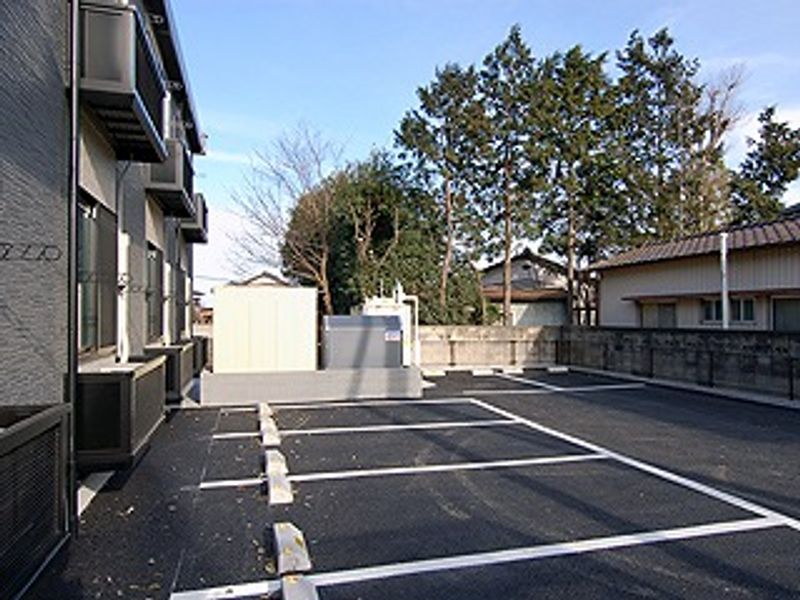 レオパレスフォンターナ 駐車場