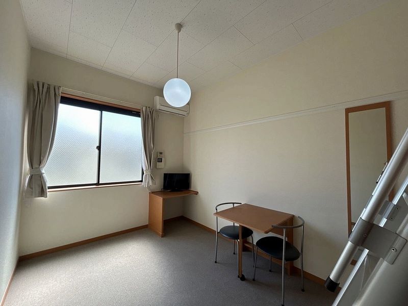レオパレスロイヤルリーフ 居間