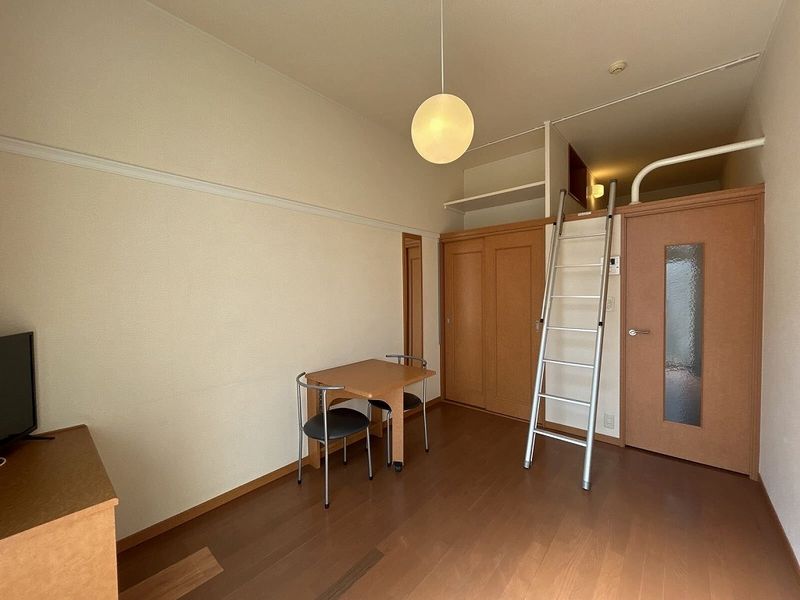 レオパレスレイヒルズ 居間