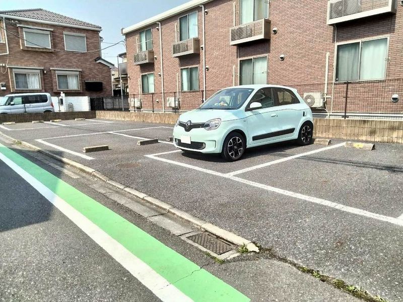 レオネクストフジハイム 駐車場