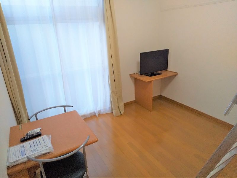 レオパレスつつみ 居間