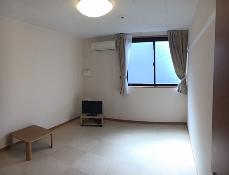 レオパレスレオーノⅢ 居間