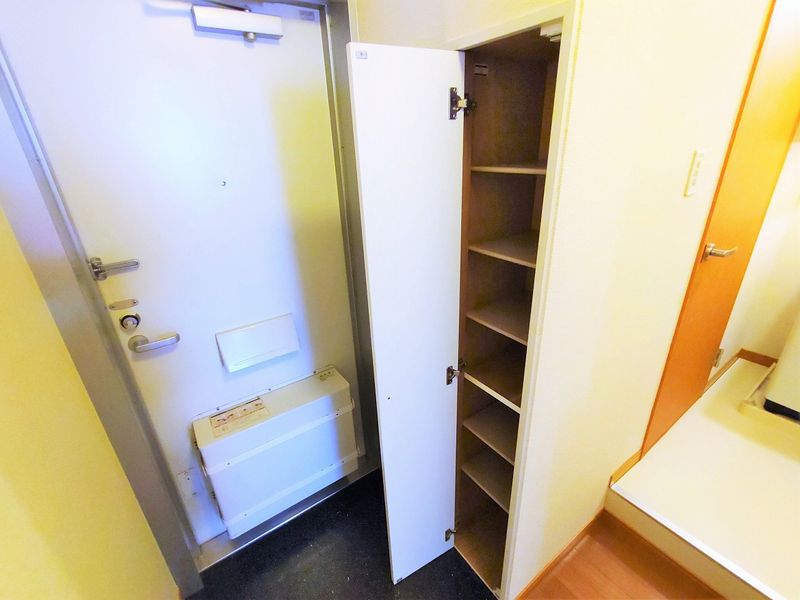レオパレスこのはなⅡ 玄関