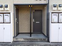 レオパレスアグレア エントランス