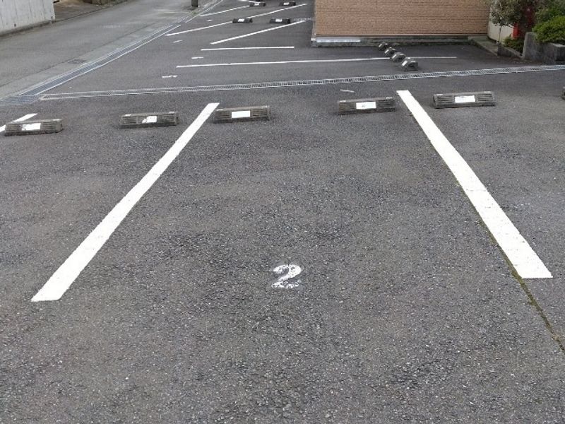 レオパレスエーゼⅡ 駐車場