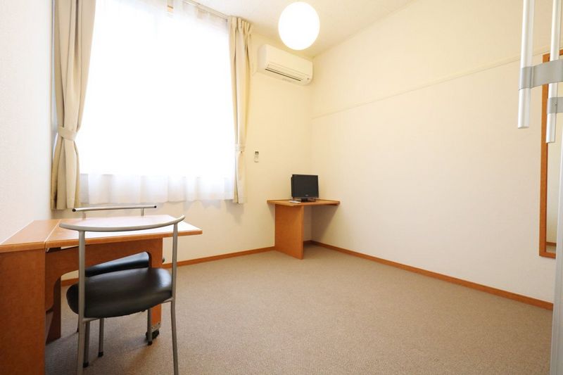 レオパレス妙法寺 居間
