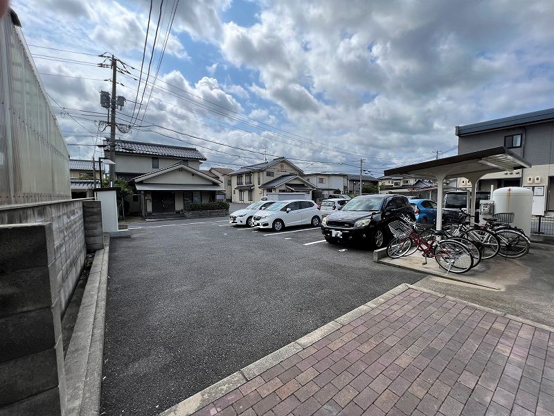 レオパレスウェルスⅡ 駐車場