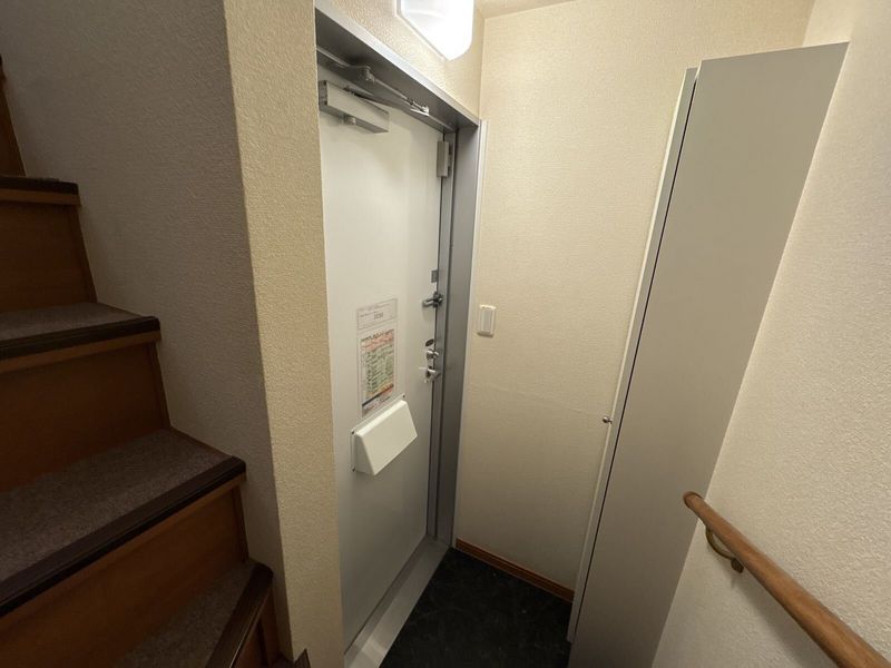レオパレスレキア 玄関