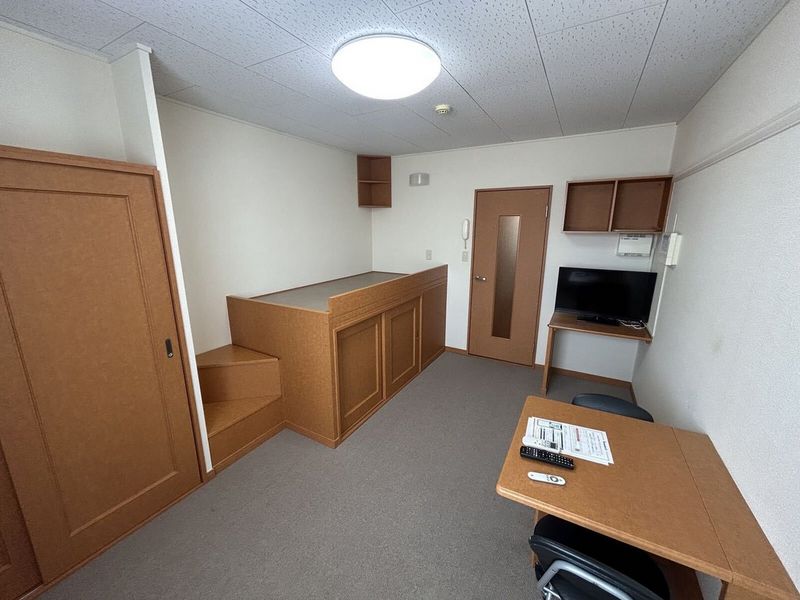 レオパレス北中江 居間