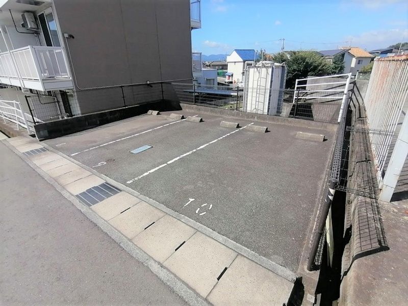 レオパレス白ゆり 駐車場
