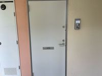 レオパレス国場ヒルズ 玄関