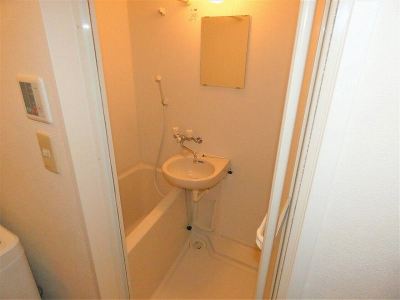 レオパレスイナミタウン 風呂