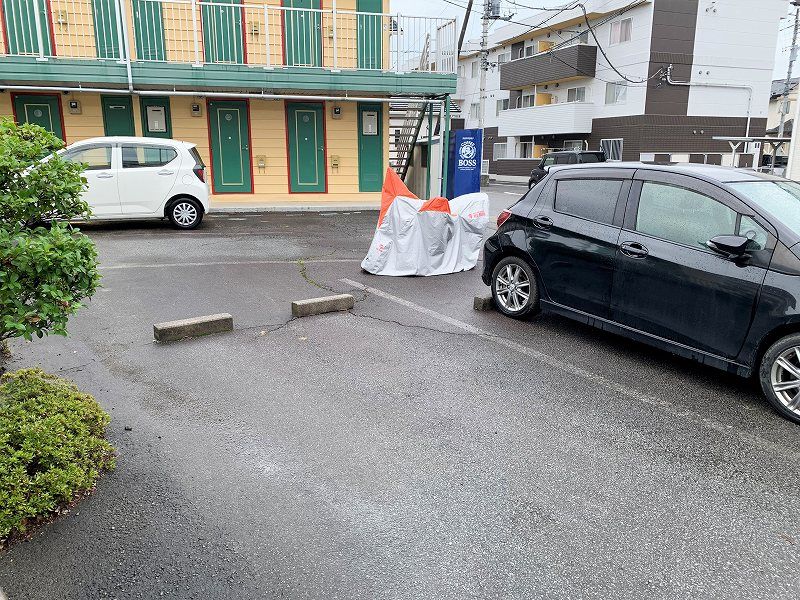 レオパレスハピネス昭和 駐車場