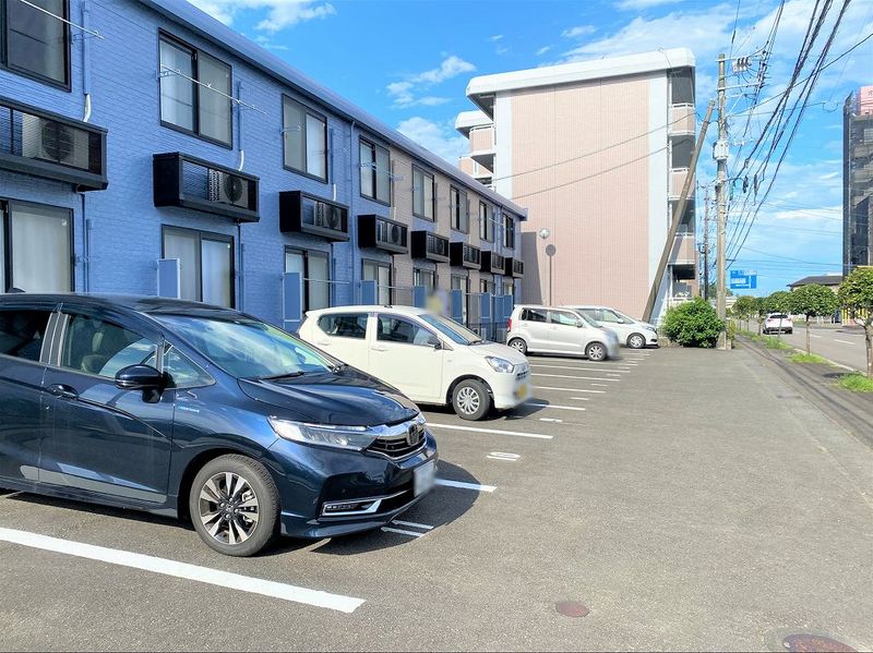 レオパレスめぐみ 駐車場