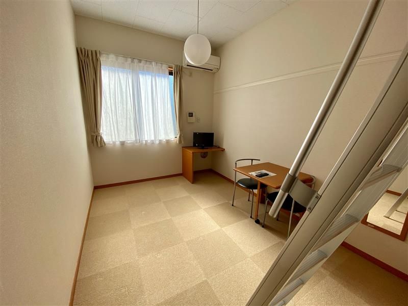 レオパレスライフロング 居間