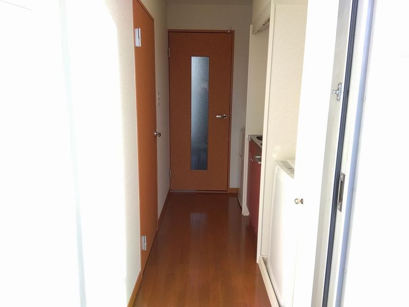 レオパレス川添 玄関